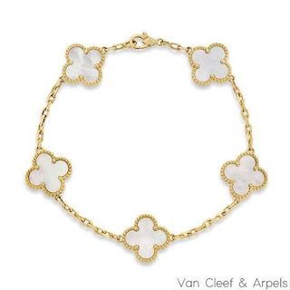 (Category: ) located in . Submitted by fashion.luxe (Listing ID 1443300853, Image 1). Description: .