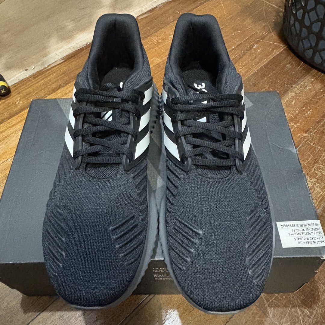 Adidas Bounce (Category: Sneakers) located in Manila. Submitted by kiprun (Listing ID 1443206921, Image 2). Description: 2 times lang nagamit pwede pang walking at running..