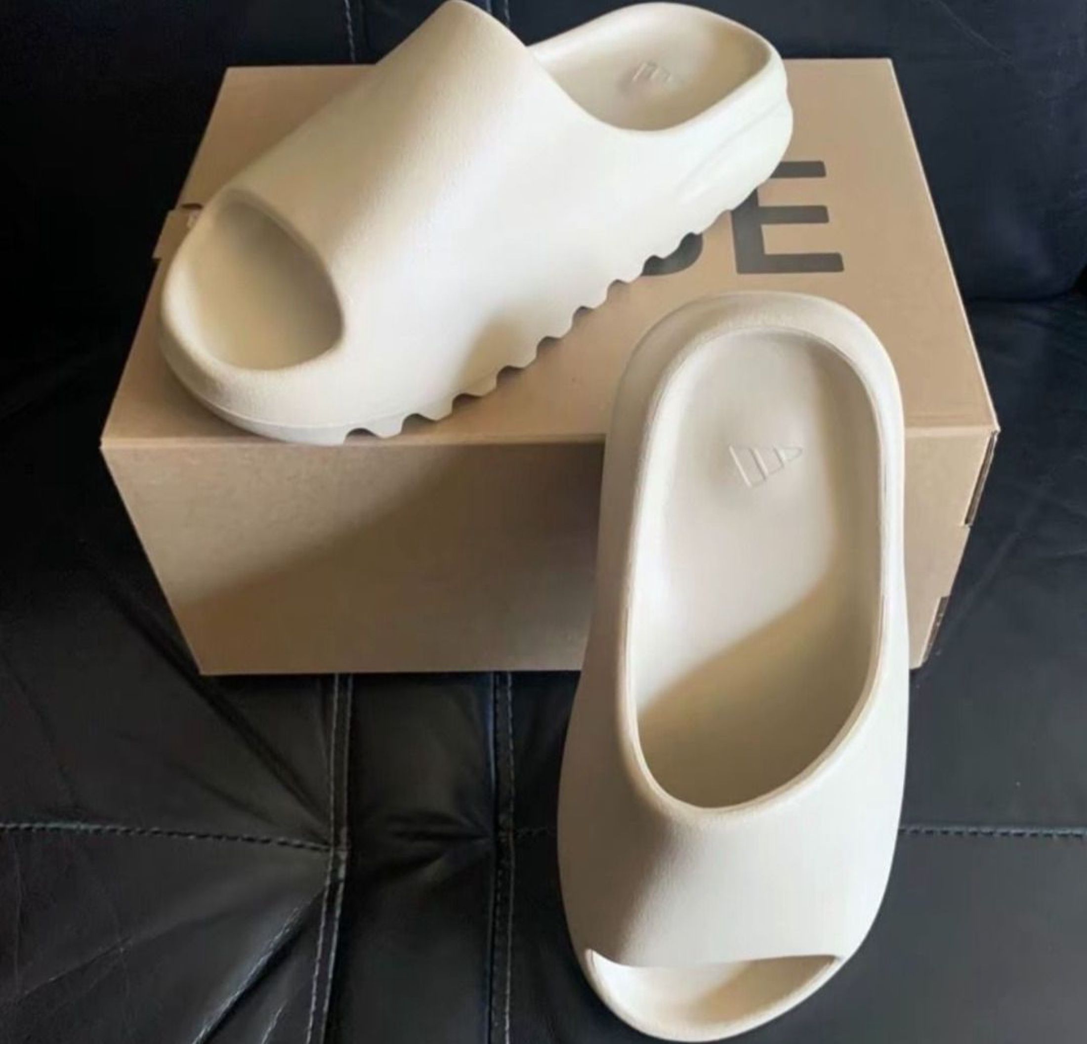 adidas originals Yeezy Slide EVA Slides FZ5897 (Category: Sneakers) located in Singapore. Submitted by regrandeagllo (Listing ID 1443274963, Image 2). Description: 💎 Adidas 👟 adidas originals Yeezy Slide EVA Slides FZ5897 🆕 Brand New 🚚 Free ship J&T/Ninja Van 📸 3-day confirm 💰 COD ✉️ Chat for inquiries.