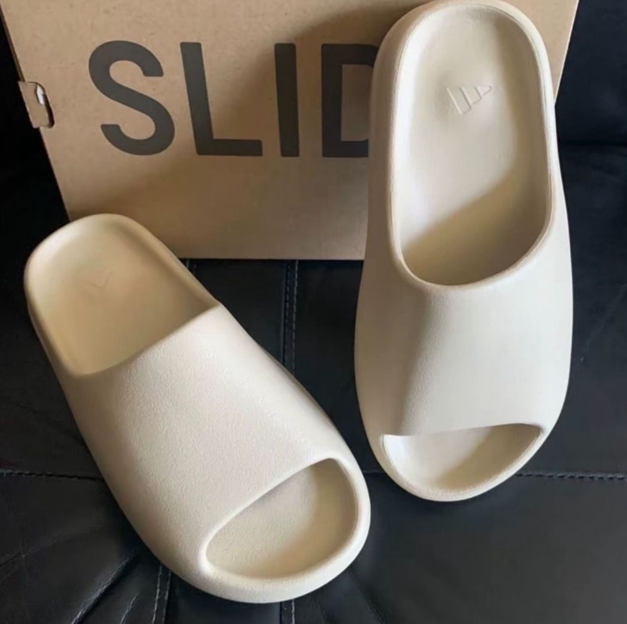 adidas originals Yeezy Slide EVA Slides FZ5897 (Category: Sneakers) located in Singapore. Submitted by regrandeagllo (Listing ID 1443274963, Image 3). Description: 💎 Adidas 👟 adidas originals Yeezy Slide EVA Slides FZ5897 🆕 Brand New 🚚 Free ship J&T/Ninja Van 📸 3-day confirm 💰 COD ✉️ Chat for inquiries.