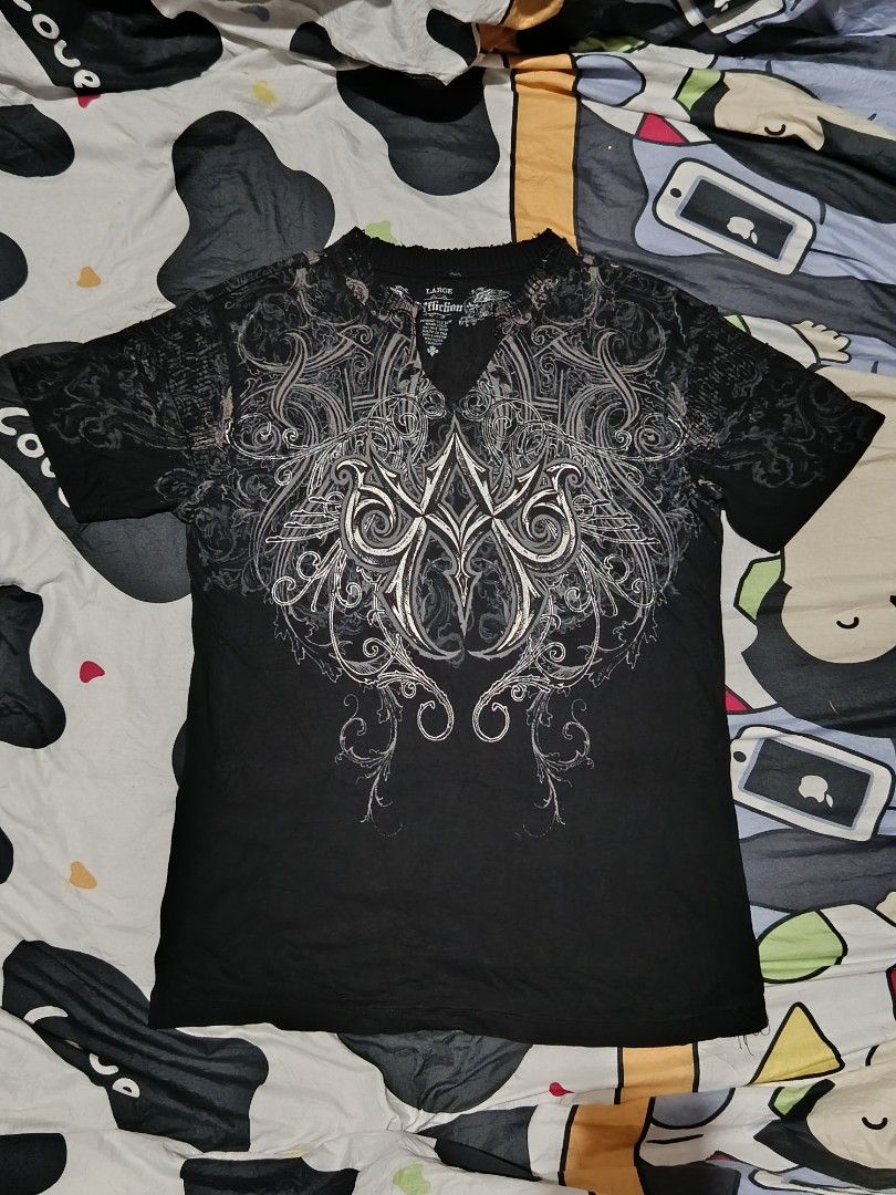Affliction “Dark Ritual” Crest Tee (Category: Activewear) located in Aliaga. Submitted by thriftkeizieee (Listing ID 1443270917, Image 2). Description: L31 W23 excellent condition solid ng graphic! pm if interested nego sa mabilis kausap.