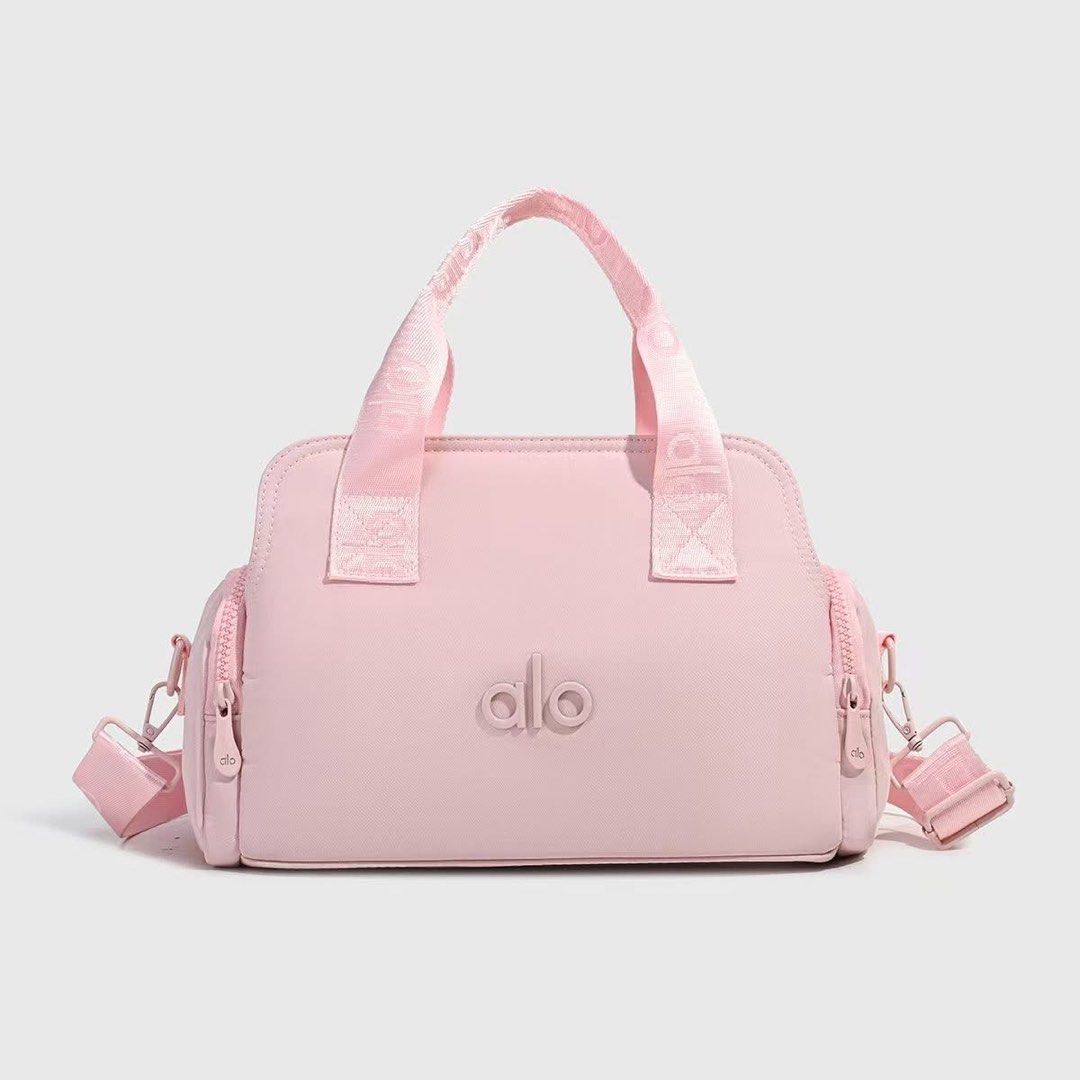 Alo Multi-pocket Crossbody Bag (Category: Cross-body Bags) located in Manila. Submitted by olliefindselite (Listing ID 1443272859, Image 3). Description: .