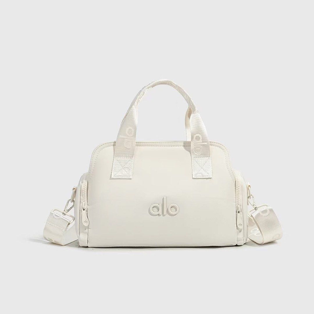 Alo Multi-pocket Crossbody Bag (Category: Cross-body Bags) located in Manila. Submitted by olliefindselite (Listing ID 1443272859, Image 2). Description: .