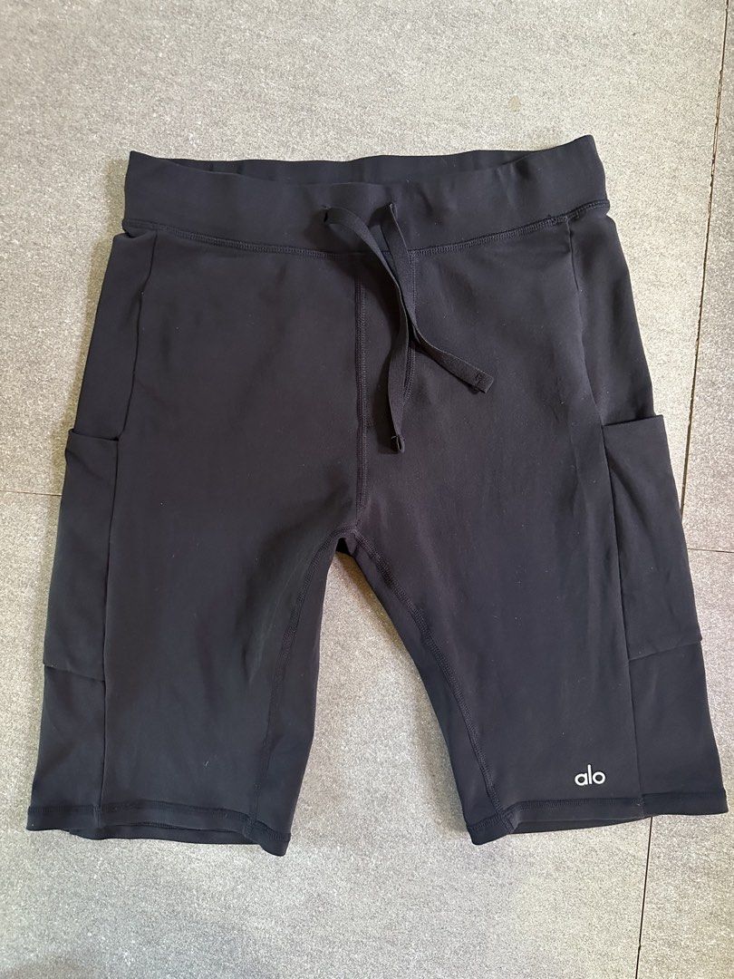 Alo Yoga Checkpoint Biker Shorts (Category: Activewear) located in Butuan. Submitted by wear.next (Listing ID 1443132279, Image 2). Description: Size Small.