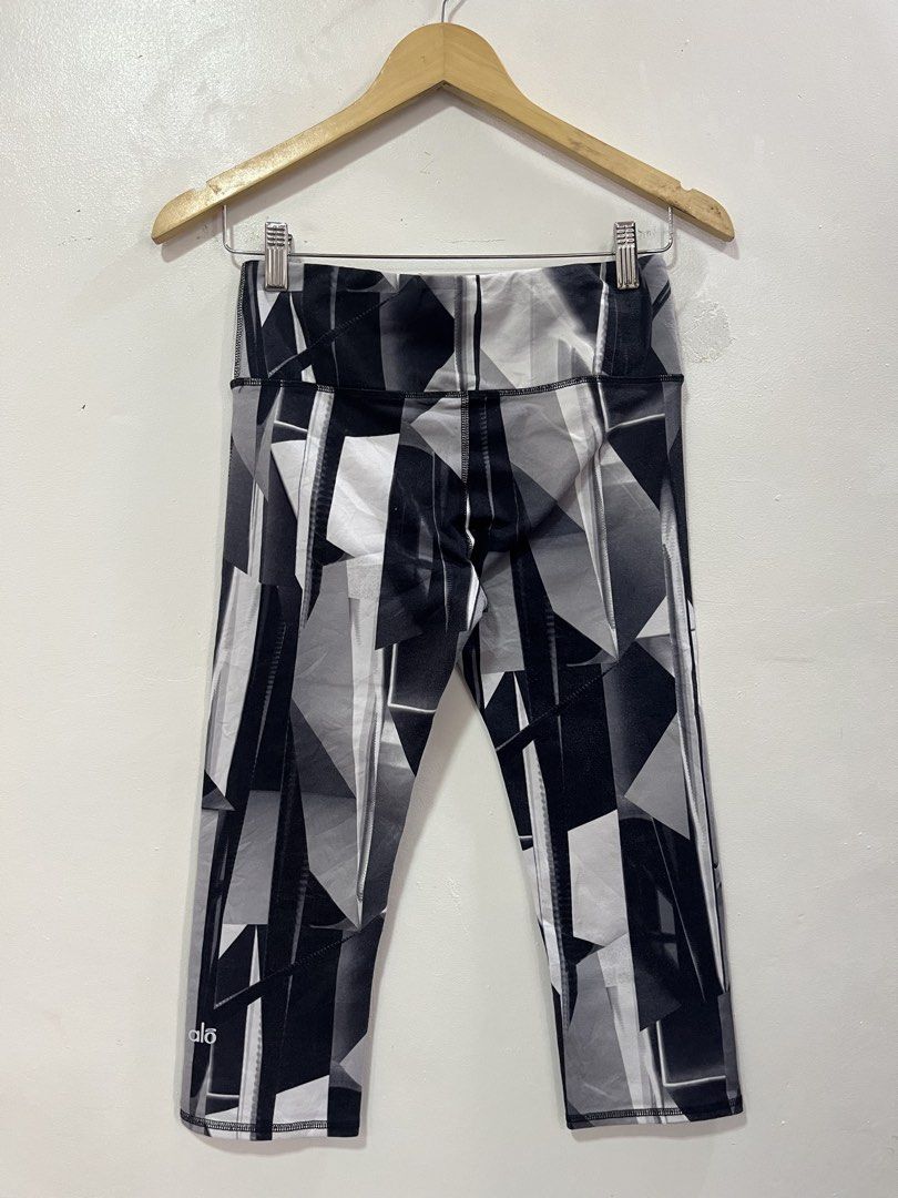Alo Yoga Geometric Print Capris Leggings Size S (Category: Activewear) located in Baliuag. Submitted by TOCThrift (Listing ID 1443285924, Image 2). Description: - Brand: Alo Yoga - Style: Capri Leggings - Size: S - Design: Cool geometric print in black, white, and grey - Material: Stretchy for comfort - Versatile: Perfect for workouts or casual wear.
