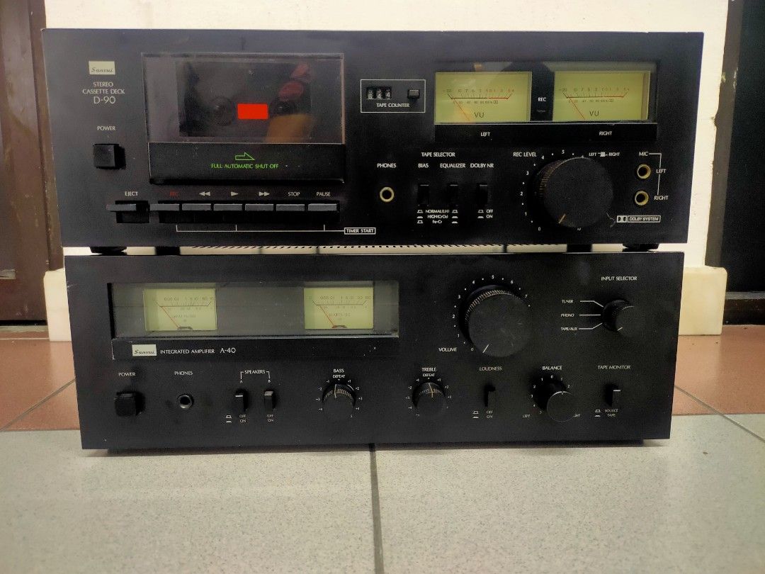 Amplifier and cassette player