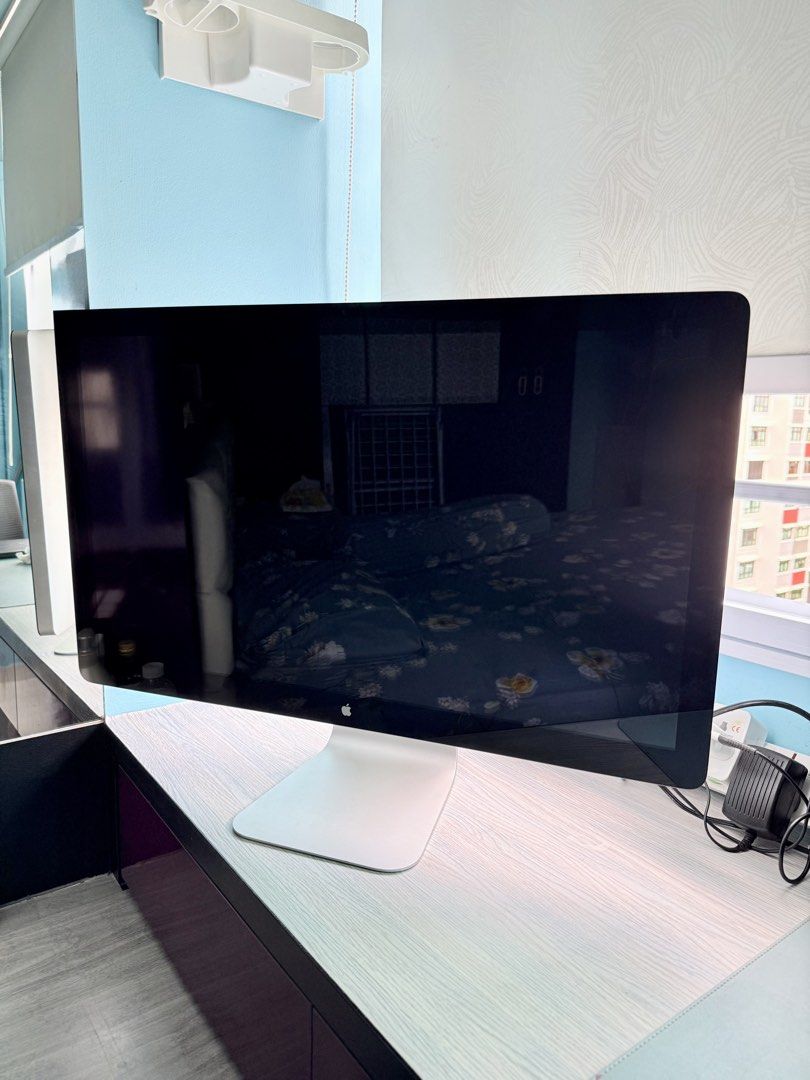 Apple 27 inch Thunderbolt Display479352496179138560