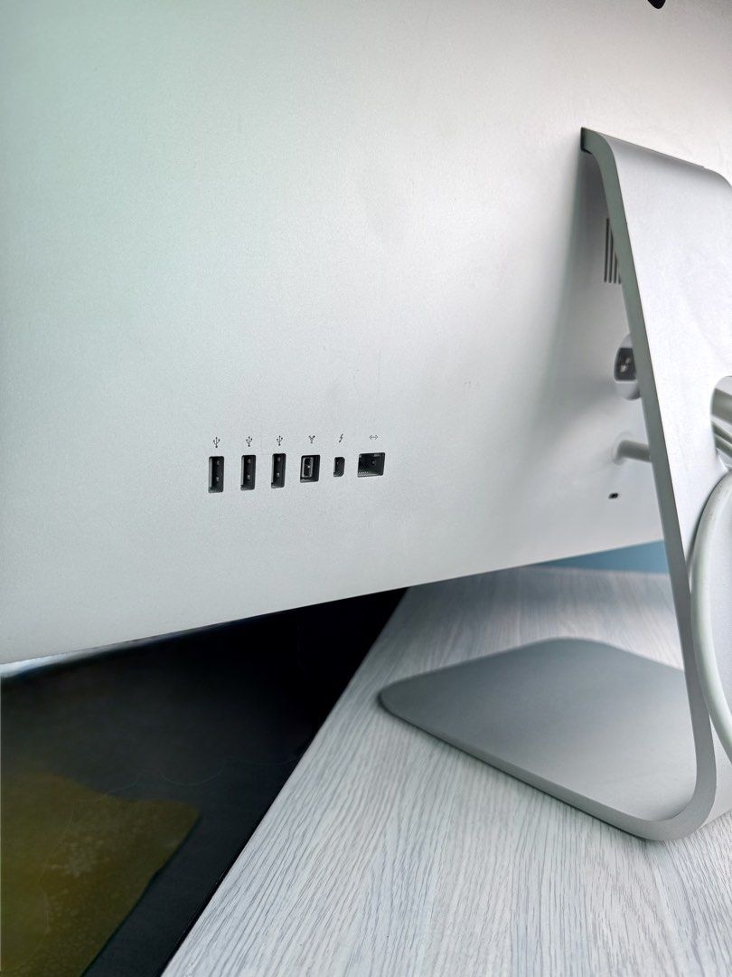 Apple 27 inch Thunderbolt Display479352496179138562