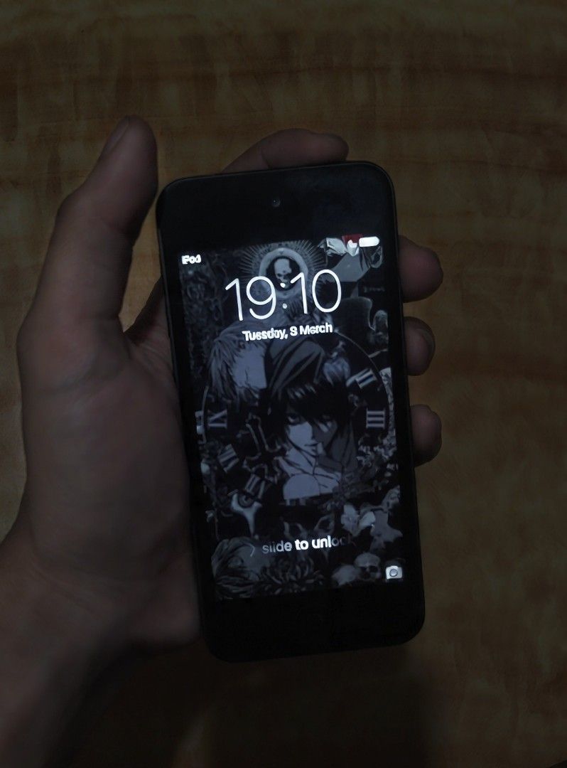 Apple Ipod Touch 5th Generation (32GB) Space Gray (Category: Early Generation Mobile Phones) located in Cebu City. Submitted by h.thrifts (Listing ID 1443289585, Image 1). Description: Apple iPod Touch 6th Generation (Space Gray) NOTE❗: This Phone is very old so dont expect much. Buy at your own risk. Everything is working. Sound is great. Photo is great. Good for music and for taking a photo (Digi Cam). (SLIGHTLY NEGOTIABLE IF SURE BUYER) -SPECS