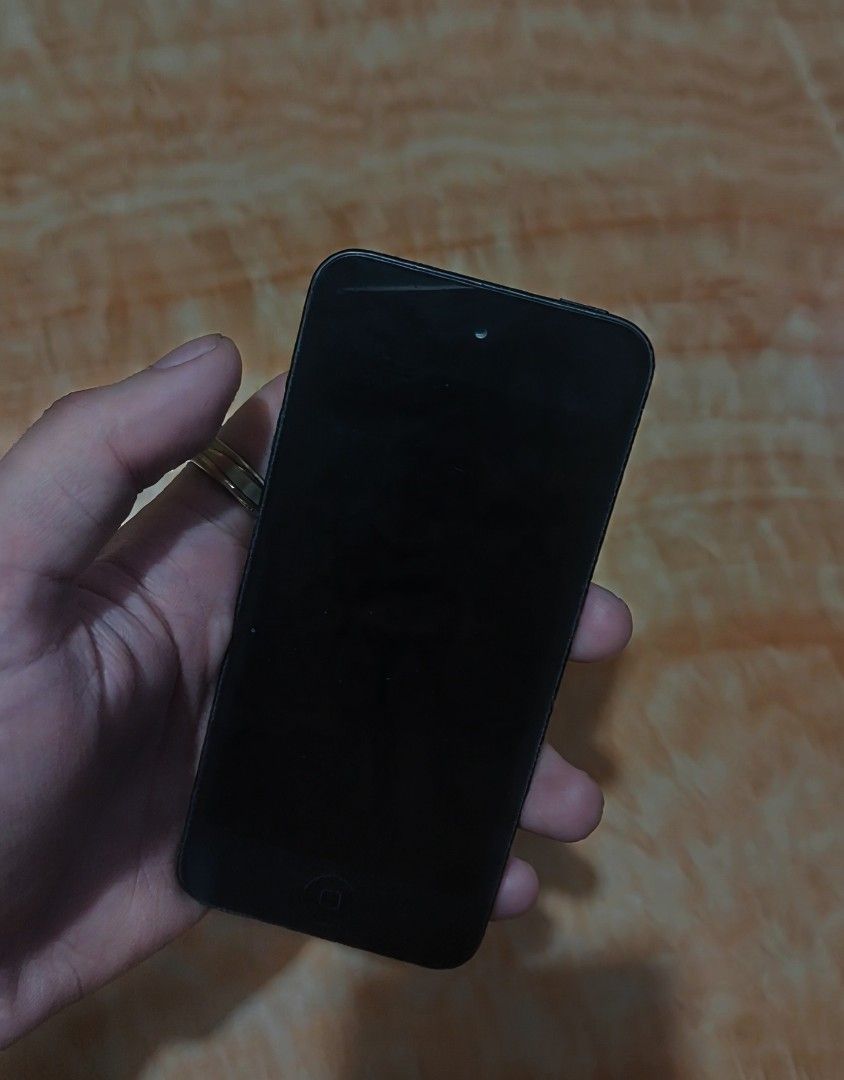 Apple Ipod Touch 5th Generation (32GB) Space Gray (Category: Early Generation Mobile Phones) located in Cebu City. Submitted by h.thrifts (Listing ID 1443289585, Image 2). Description: Apple iPod Touch 6th Generation (Space Gray) NOTE❗: This Phone is very old so dont expect much. Buy at your own risk. Everything is working. Sound is great. Photo is great. Good for music and for taking a photo (Digi Cam). (SLIGHTLY NEGOTIABLE IF SURE BUYER) -SPECS