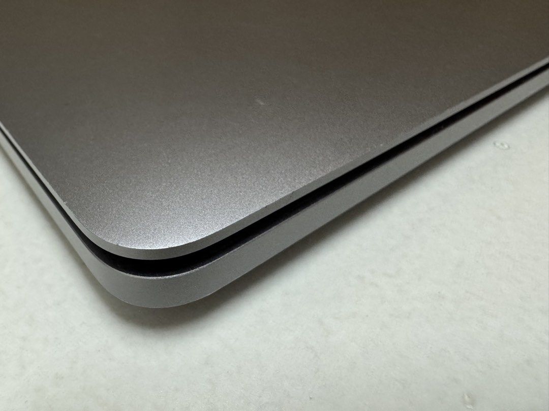 Apple MacBook Pro 13-inch (2017)478969423988019203