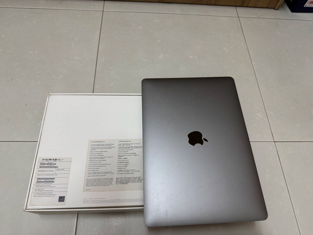 Apple MacBook Pro 13-inch (2017)478969423988019202