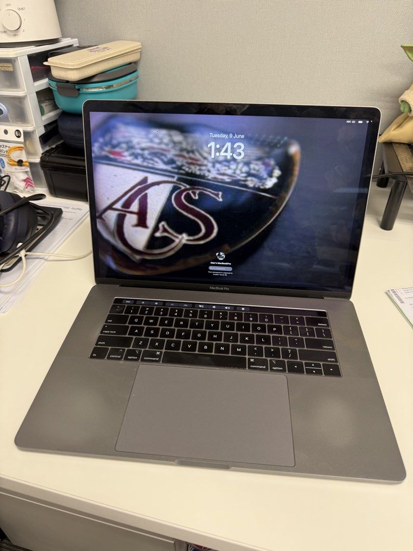Apple MacBook Pro 15-inch 2018 i7 16GB RAM  1 TB SSD