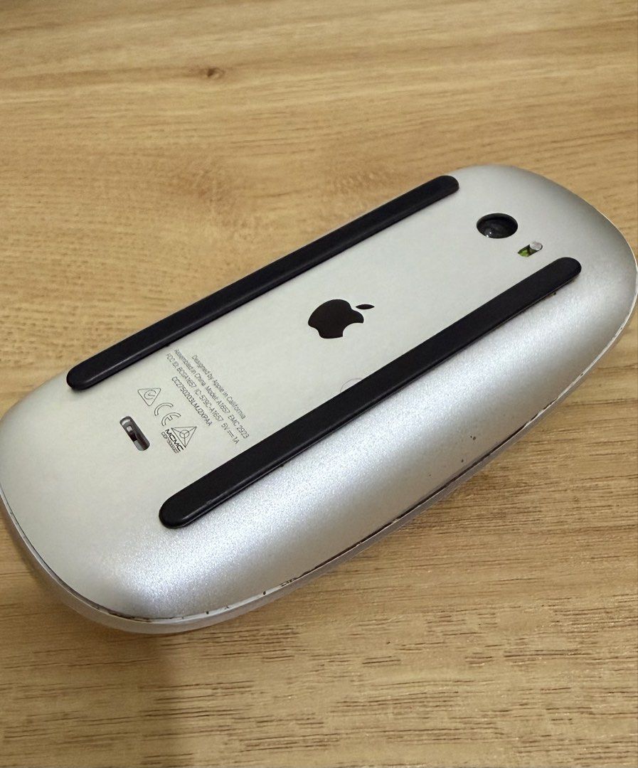 Authentic Apple Magic Mouse White (Lightning port) (Category: Mouse & Mousepads) located in Pasig City. Submitted by curlize (Listing ID 1443314091, Image 2). Description: Apple Magic Mouse (lightning cable) - No USB cable included, only includes Mouse - Well used, still working perfectly. No damage, just have some wear and tear lines/dots, see pictures . - RFS: Decluttering.