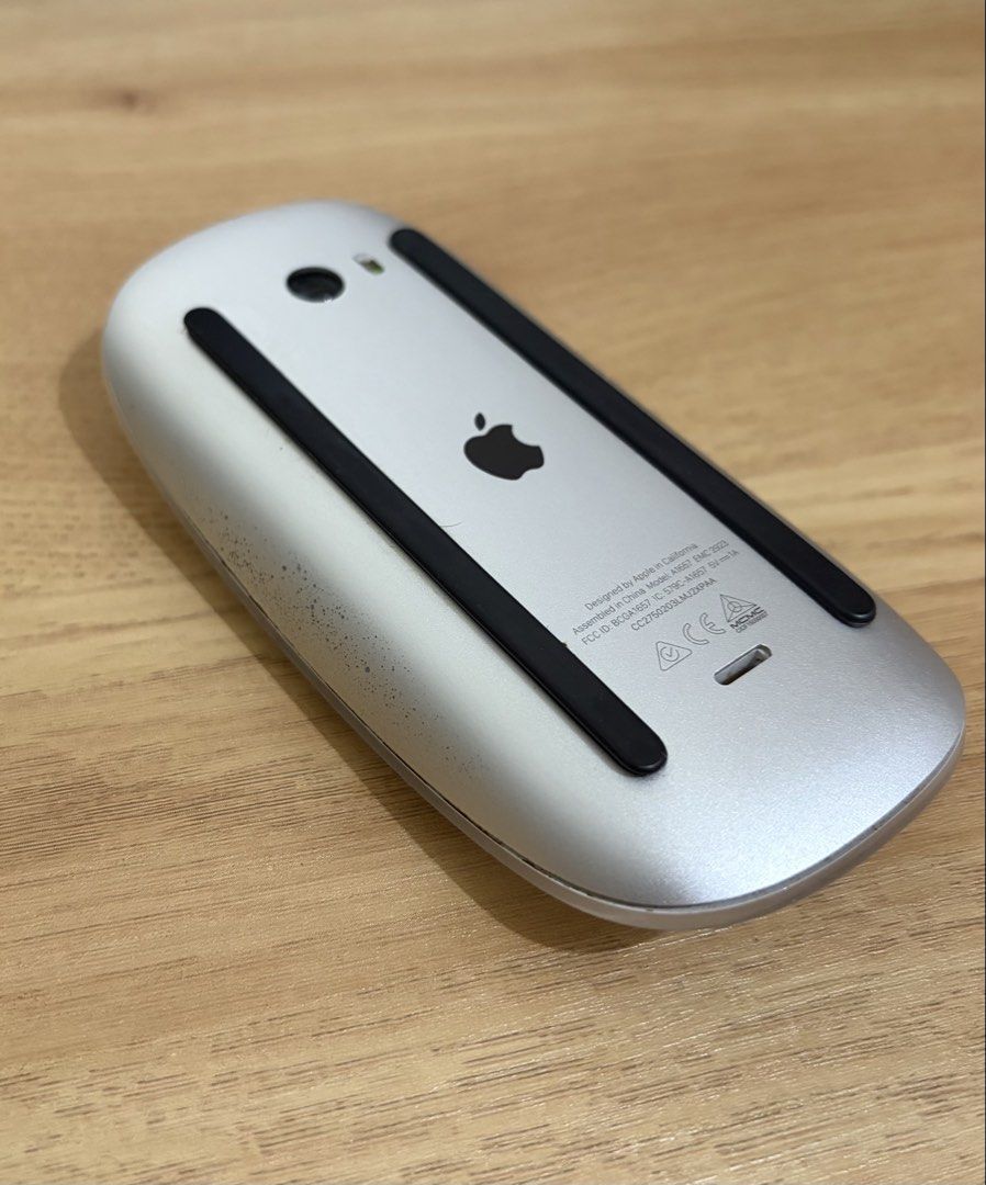 Authentic Apple Magic Mouse White (Lightning port) (Category: Mouse & Mousepads) located in Pasig City. Submitted by curlize (Listing ID 1443314091, Image 3). Description: Apple Magic Mouse (lightning cable) - No USB cable included, only includes Mouse - Well used, still working perfectly. No damage, just have some wear and tear lines/dots, see pictures . - RFS: Decluttering.