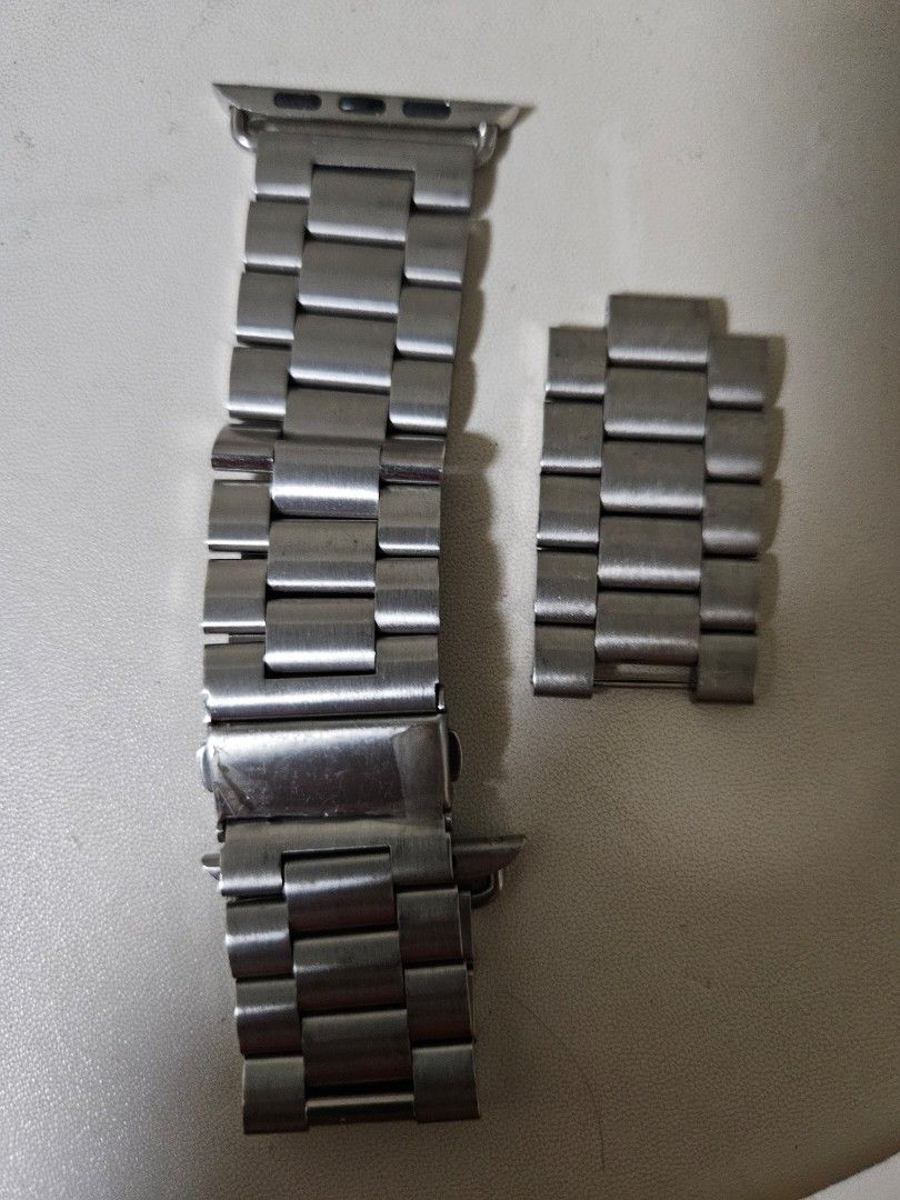 Apple Watch Stainless Strap for 44, 45, 46mm (Category: Wearables & Smart Watches) located in Makati City. Submitted by littonton (Listing ID 1443285782, Image 1). Description: comes with extra link.
