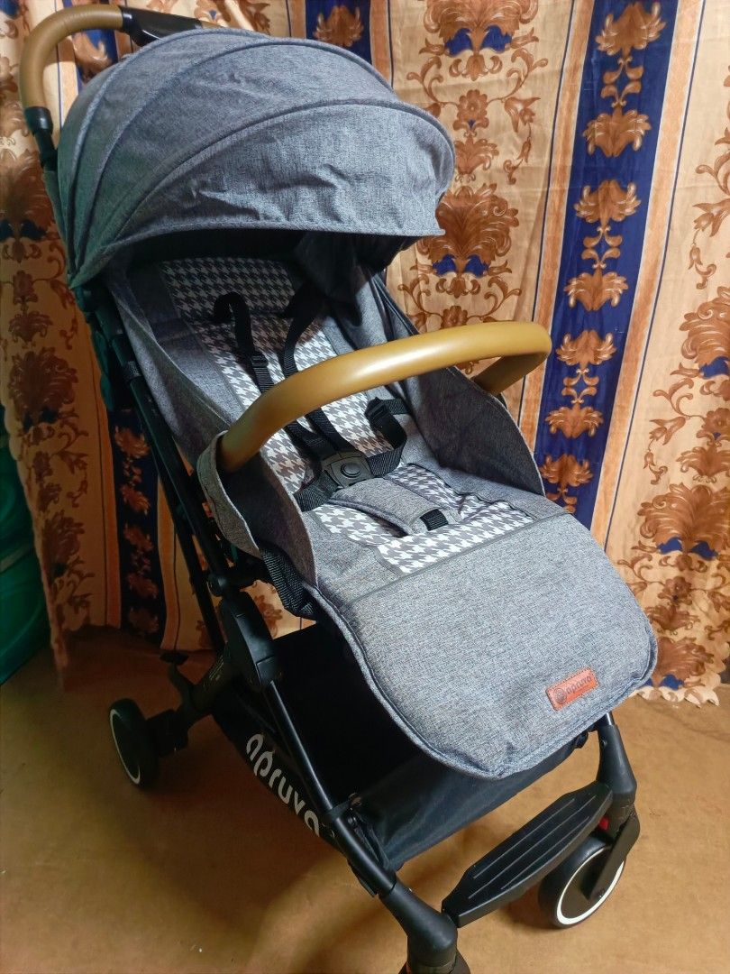 Apruva Trek Travel Stroller (Category: Strollers) located in Manila. Submitted by babystuffshop (Listing ID 1442979023, Image 2). Description: ✨ Apruva Trek Travel Stroller ✨ Cabin approved ✈️✈️ Ganda pa nitoooo 🥰 🤍Travel Friendly 🤍Luggage type 🤍Nahihiga nauupo 🤍Newborn up to toddler 🤍5-point safety harness 🤍Easy to fold 🤍Wheels are smooth to manuever PLS. MANAGE YOUR EXPECTATIONS THIS ARE USED/PRELOVED ITEMS ❗❗ ✅CASH ON DELIVERY Lalamove