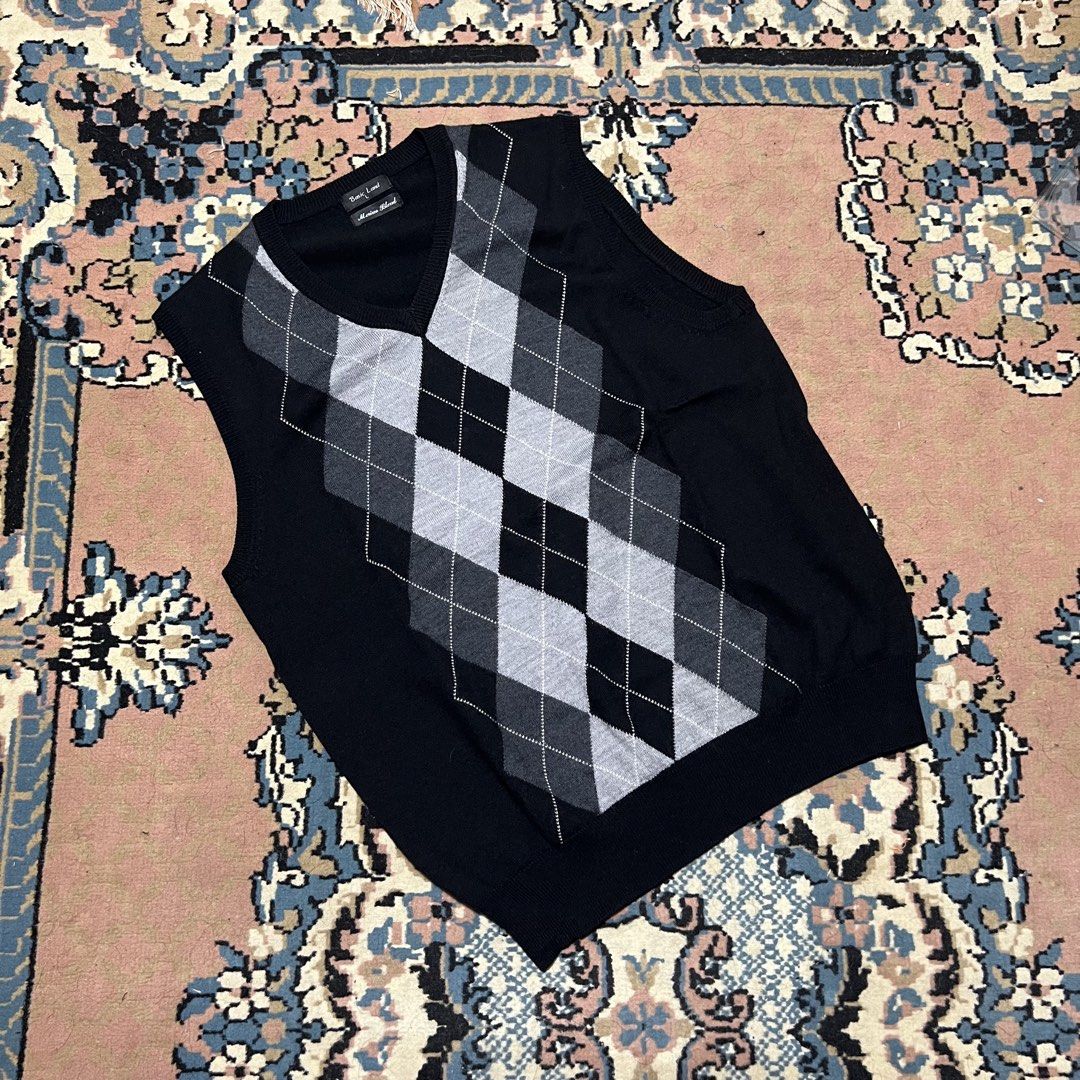 Argyle V-Neck Sweater Vest (Category: Sleeveless) located in Quezon City. Submitted by _carlnv (Listing ID 1443311145, Image 1). Description: - 19x24.