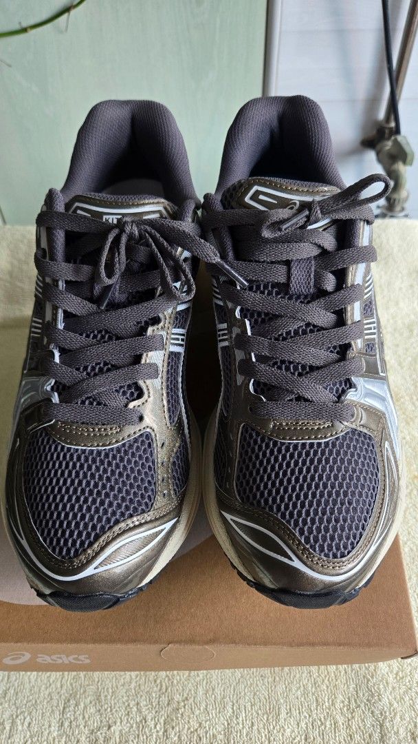 Asics Gel-Kayano 14 x Kith (World's Fair Chicago) Granite Gray/White Running Shoes (Category: Sneakers) located in Singapore. Submitted by sirius_cva (Listing ID 1443300348, Image 3). Description: - Brand: Asics x Kith (World's Fair Chicago) - Model: Gel-Kayano 14 - Color: Granite Gray/White - Size: US 9.5 / UK 8.5 / EU 42 - Includes: OG Everything - Condition: BN (10/10) - Suitable for: Running, everyday wear.