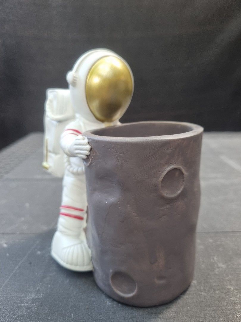 Astronaut Moon Pen Holder Desk Organizer (Category: Stationery & School Supplies) located in Las Pinas. Submitted by homedispatch (Listing ID 1443131083, Image 3). Description: Product No. 154 Product: Astronaut pen holder Condition: Like new Price: ₱300 Dimensions: 3.5" x 5" x 6".