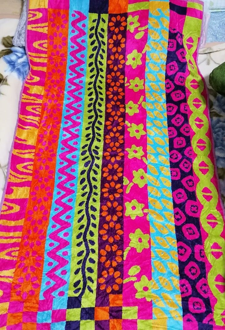 Bath/Wash Towel Bundle (Category: Bedding & Towels) located in Butuan. Submitted by az-branded.items (Listing ID 1443270982, Image 3). Description: Sizes: Purple- 25" x 45" Pink - 28" x 50" 100 % cotton Made in Portugal From Japan ** sale price napo...