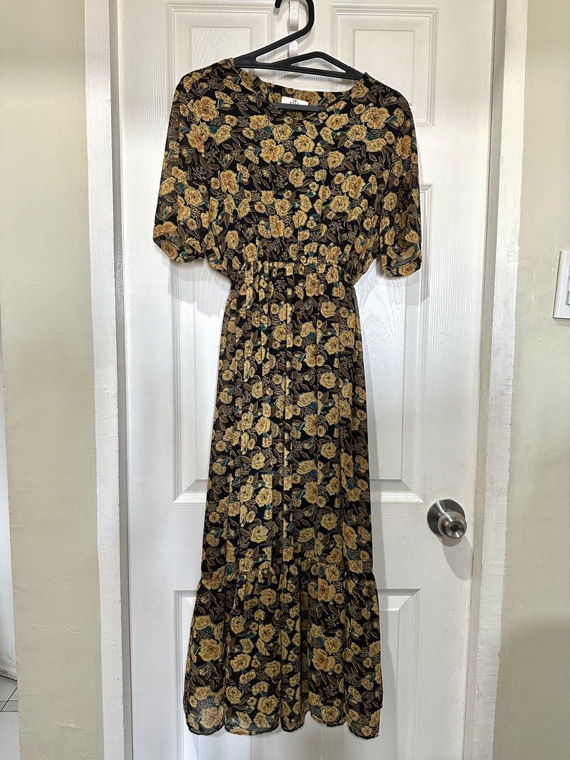 Black & Yellow Floral Dress (Category: Dresses) located in Mandaluyong City. Submitted by busybugzy (Listing ID 1443287553, Image 2). Description: - Black dress with a yellow floral print. - Elasticated waist ensures a comfortable and flattering fit. - Adorable short flutter sleeves. - Stylish tiered hemline..