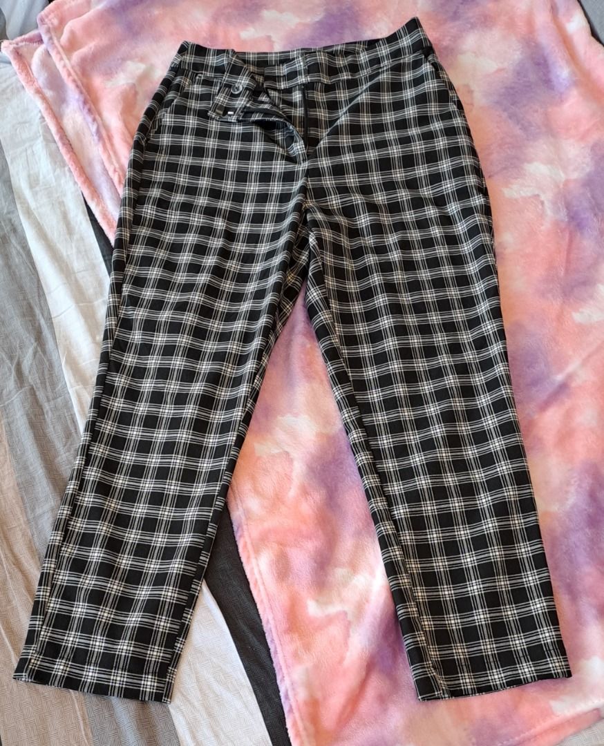 Black and White Plaid Pants (Category: Other Bottoms) located in Baguio. Submitted by Zibs_Collection (Listing ID 1443129774, Image 1). Description: - Timeless black and white plaid pattern - Comfortable and versatile fit - Easy to style for casual or dressed-up looks - Ideal for everyday wear Waist: 28" Length: 35.5" Leg opening: 6.5" Quality material Good as new Location: Baguio / La Trinidad Nationwide shipping, payment first. NO COD Php 200.0