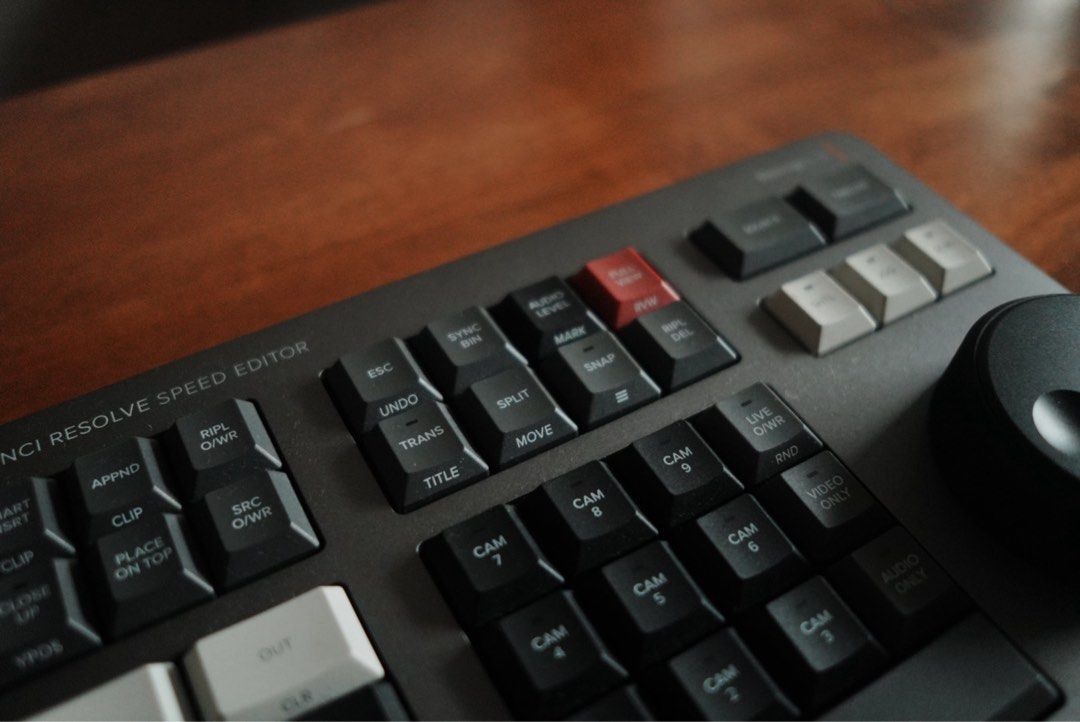 Blackmagic Design DaVinci Resolve Speed Editor Keyboard479120941856870403