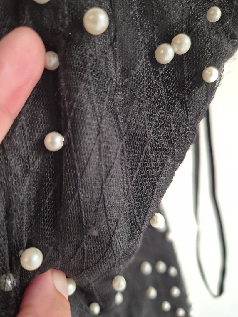 BNWT Forever 21 Mini Dress L (Category: Dresses) located in Pila. Submitted by dmlmd (Listing ID 1443137162, Image 3). Description: Comes with Tag Size L Original Price 1549 Super mini! Long top if matangkad ka Thoroughly checked the dress and may konting thread sa left side. Does not affect how the dress looks. 😀 Please see last pic. DM for more pictures..