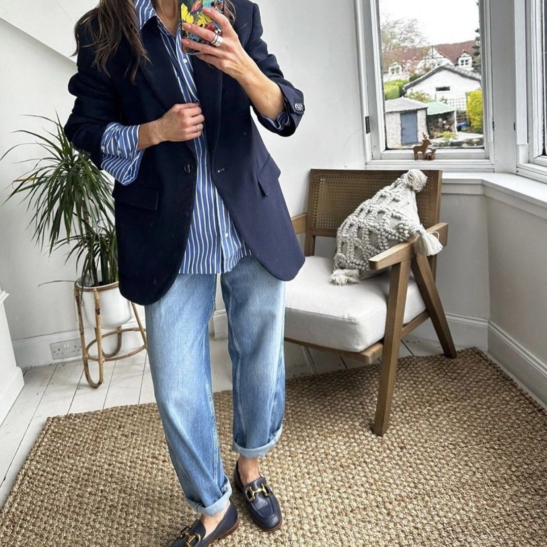 Boyfriend Oversized Navy Blue Classic Blazer (Category: Coats, Jackets and Outerwear) located in Manila. Submitted by worldofri (Listing ID 1443287965, Image 1). Description: Can fit to small to medium frame 📌 Colors may vary due to lighting..