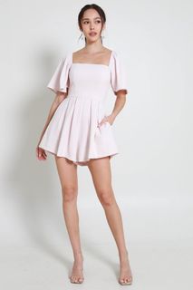 (Category: ) located in . Submitted by wardrobeclxxrance (Listing ID 1443284567, Image 1). Description: .