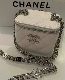 (Category: ) located in . Submitted by chicluxury (Listing ID 1443309496, Image 1). Description: .