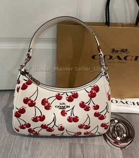 (Category: ) located in . Submitted by fashion.luxe (Listing ID 1443301986, Image 1). Description: .