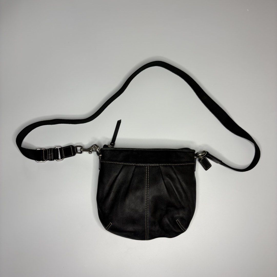 Coach Soho Black Leather Bag (Category: Luxury Bags & Wallets) located in Butuan. Submitted by ragscurations (Listing ID 1443287815, Image 1). Description: No major flaws Wearable Presentable Color rate 9.5.