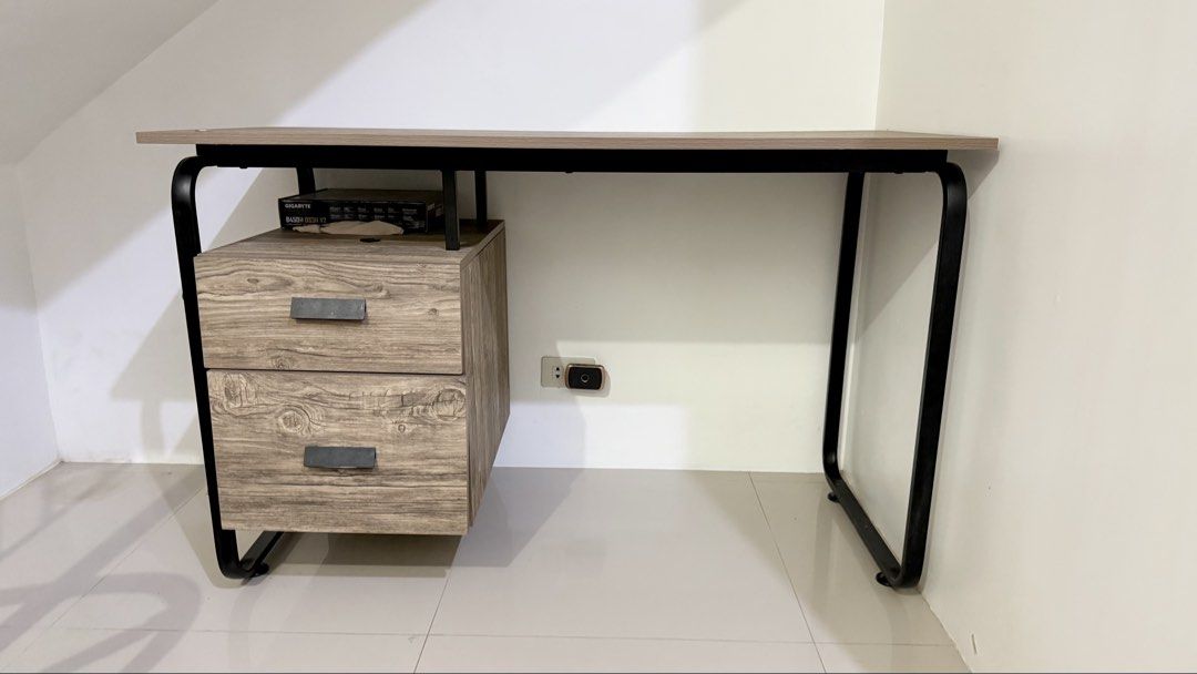 Computer table (Category: Office Furniture & Fixtures) located in Valenzuela. Submitted by bellachoco (Listing ID 1443236737, Image 1). Description: RFS: need space ☺️ Location: Valenzuela City.