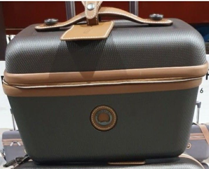 Delsey Vanity Case (Category: Everything Else Others) located in Cabanatuan. Submitted by veronica_md (Listing ID 1443189351, Image 1). Description: it came with my Delsey Paris luggage but I only need the luggage. .