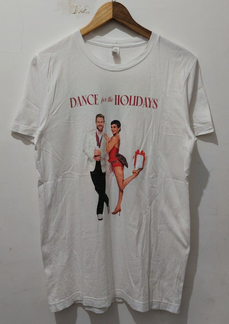 Derek Hough (Dance for the Holidays Tour) (Category: Tshirts & Polo Shirts ) located in Taguig. Submitted by wethrifting2021 (Listing ID 1443296209, Image 1). Description: Item: Derek Hough Dance for the Holidays tour🔥 ‎Size: Canvas Tag (M) ‎Width: 20.5 ‎Length: 29 ‎Condition: Excellent ‎Issue: None SWIPE MORE DETAILS. DM to purchase 📩.