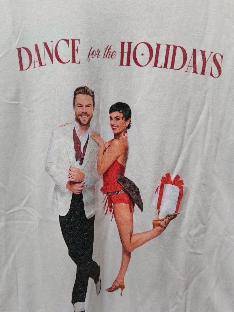 Derek Hough (Dance for the Holidays Tour) (Category: Tshirts & Polo Shirts ) located in Taguig. Submitted by wethrifting2021 (Listing ID 1443296209, Image 2). Description: Item: Derek Hough Dance for the Holidays tour🔥 ‎Size: Canvas Tag (M) ‎Width: 20.5 ‎Length: 29 ‎Condition: Excellent ‎Issue: None SWIPE MORE DETAILS. DM to purchase 📩.