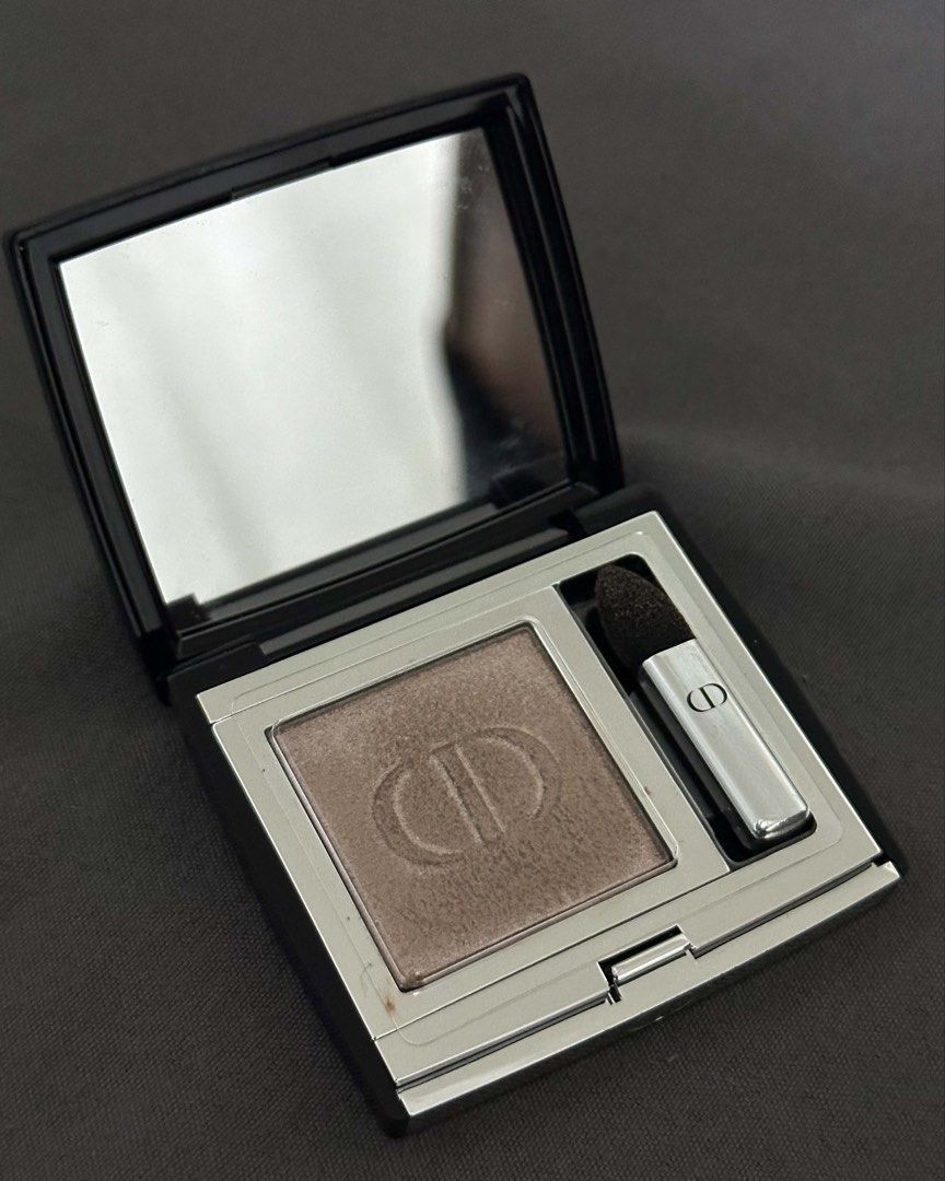 Dior Mono Couleur Couture (High-Colour Eyeshadow) (Category: Makeup) located in Manila. Submitted by shop.anika (Listing ID 1443231608, Image 2). Description: Used thrice. No box included. .