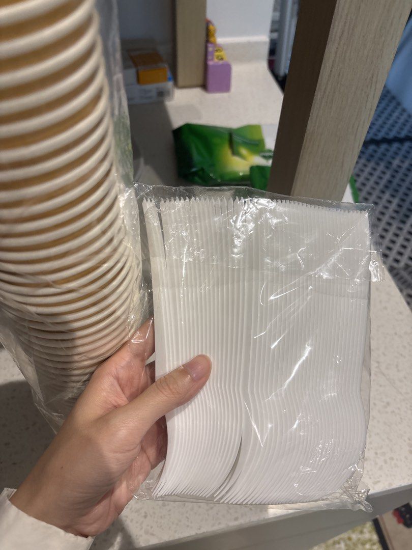 Disposable Paper Cups and Plastic Cutlery Set479169343716085761