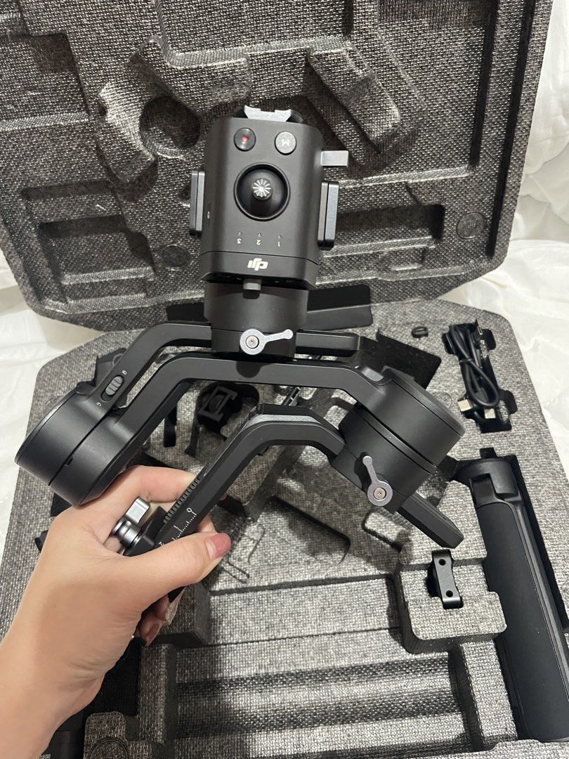 DJI Ronin SC camera Stabilizer (Category: Camera Bags & Carriers) located in Baguio. Submitted by amor-collects (Listing ID 1443252415, Image 3). Description: Brand new condi from Ht box Hongkong Nagchacharge with flaw check photos pa service niyo nalang yung flaw nya .
