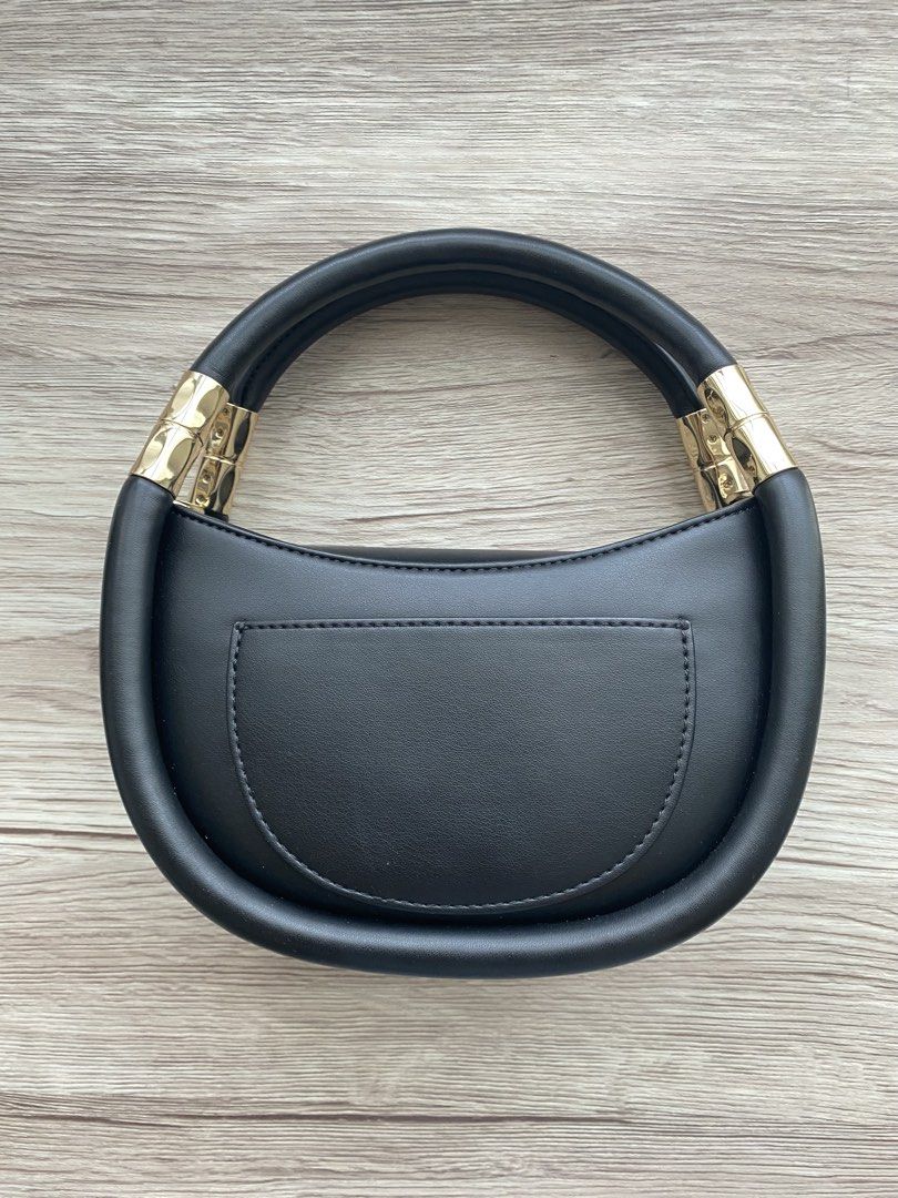 Dune London Daphny Black Day Bag (Category: Luxury Bags & Wallets) located in Makati City. Submitted by evenlysh (Listing ID 1443178693, Image 2). Description: Dune London Black Day Bag Mini Top Handle Bag Handbag Crossbody Bag H22 x W20 x D6cm Black Faux Leather, Gold Hardware Accents Lightly used (With Strap and Dust bag) Bought February 2025 at Dune London Villagio Mall in Doha, Qatar Fixed last price at P1000 + SF (ORP is P2800).
