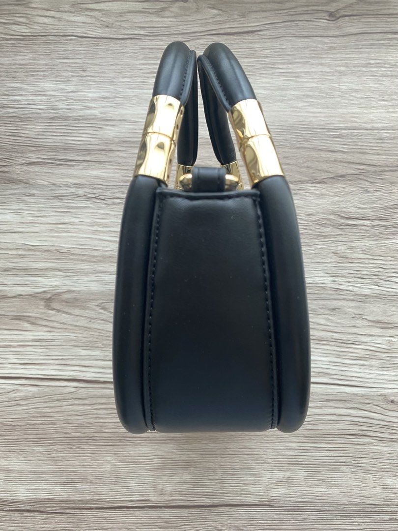 Dune London Daphny Black Day Bag (Category: Luxury Bags & Wallets) located in Makati City. Submitted by evenlysh (Listing ID 1443178693, Image 3). Description: Dune London Black Day Bag Mini Top Handle Bag Handbag Crossbody Bag H22 x W20 x D6cm Black Faux Leather, Gold Hardware Accents Lightly used (With Strap and Dust bag) Bought February 2025 at Dune London Villagio Mall in Doha, Qatar Fixed last price at P1000 + SF (ORP is P2800).