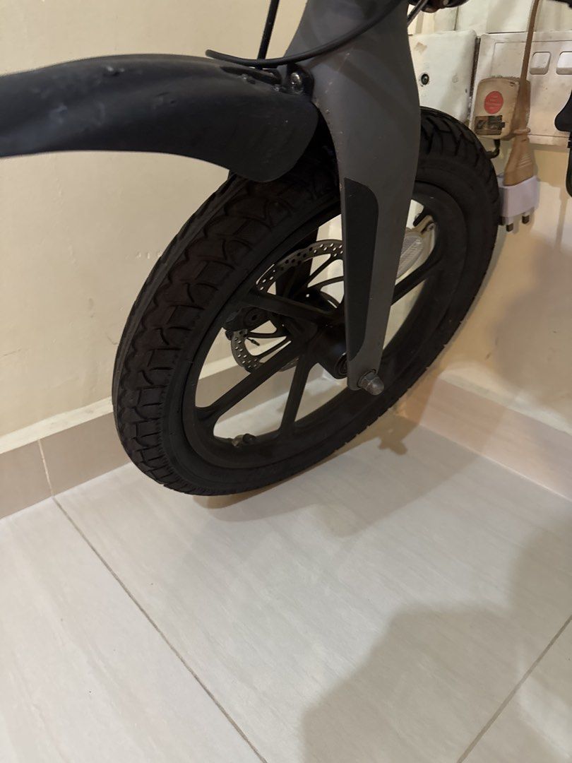 Ebike (Category: E-Scooters & E-Bikes) located in Singapore. Submitted by spicynoodlez (Listing ID 1443220630, Image 4). Description: Bought recently at a shop for 750$+, replaced tires too. Selling off as im not using it much. Battery Charger included. no issues with the bike. dealing at my convenience only, first come first serve. no refunds once deal..