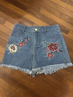 (Category: ) located in . Submitted by cl.closets (Listing ID 1443141580, Image 1). Description: .