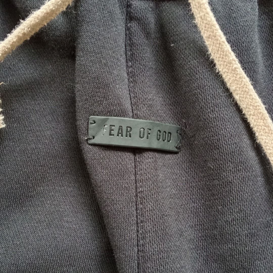 Fear of God Short (Category: Shorts) located in Salay. Submitted by yeeehm (Listing ID 1443147099, Image 2). Description: Waist: 28-32 inch. Length: 18 inch. Inseam: 5.5 inch..
