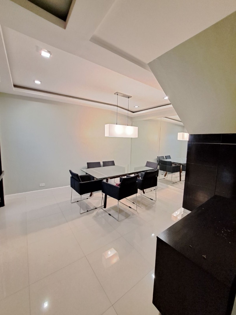 (Category: ) located in . Submitted by propertiesonthemarket (Listing ID 1443164901, Image 1). Description: .