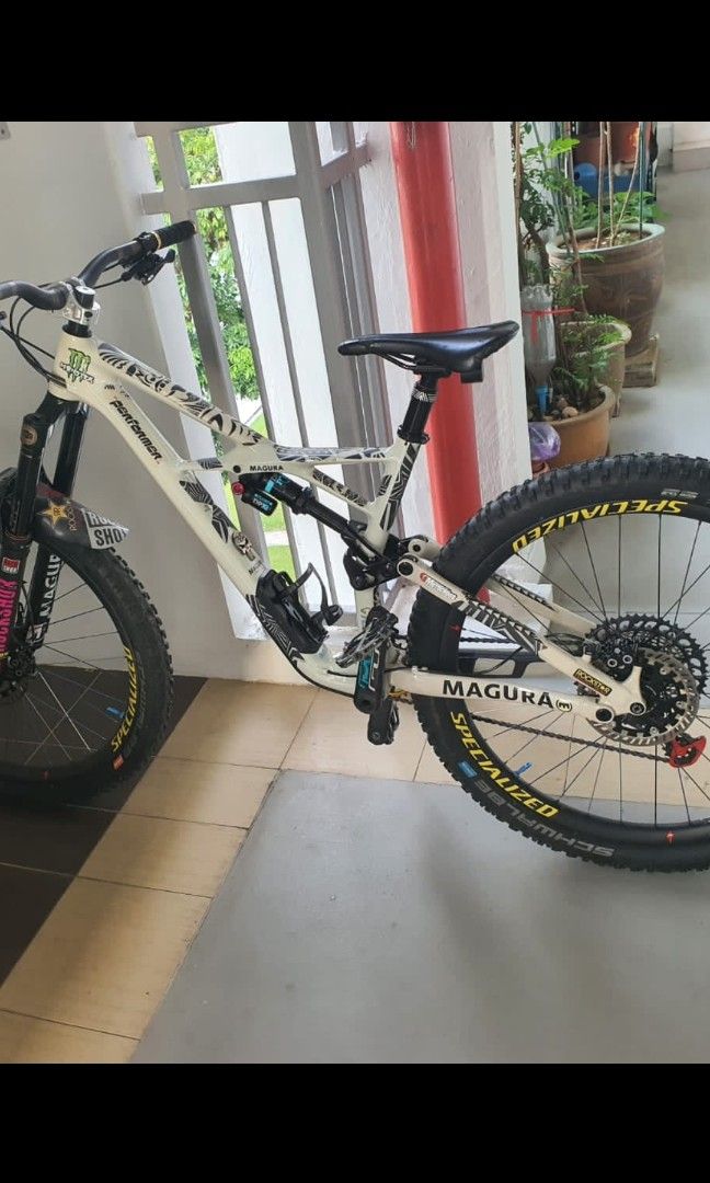 Fox Float DPX2 (Category: Bicycles) located in Singapore. Submitted by ghaz9 (Listing ID 1443240317, Image 4). Description: - Fox Float DPX2 - 216 × 57mm - Serviced in April RFS: Upgrade. See last 2 photos Enquiries: 8949 9365 Thanks for viewing!.