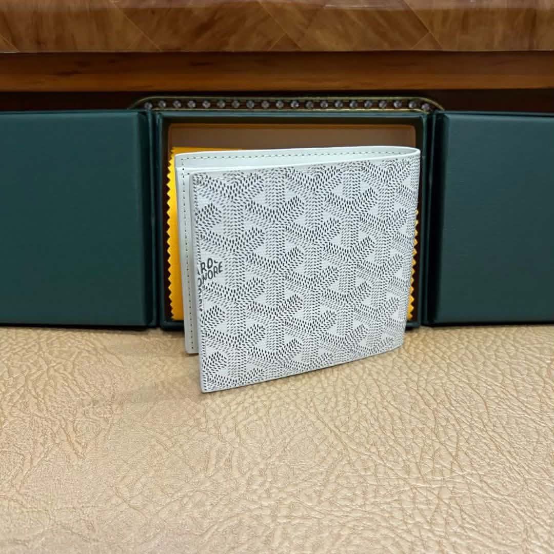 Goyard Bi-fold Wallet (Category: Luxury Bags & Wallets) located in Manila. Submitted by lichking416 (Listing ID 1443244333, Image 3). Description: - Classic Goyard wallet - Multiple card slots for ample storage - Available in stylish colors: green, white, blue, and burgundy - Ideal for everyday use, keeping cards and cash organized.