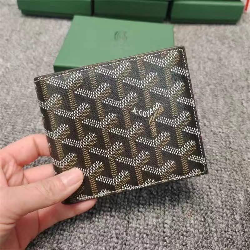 Goyard Bi-fold Wallet - Multiple Colors Available (Category: Luxury Bags & Wallets) located in Manila. Submitted by lichking416 (Listing ID 1443243371, Image 2). Description: - Classic Goyard bi-fold wallet - Iconic chevron pattern - Available colors: Green, Brown, Grey, White, Blue - Compact design with ample card slots and bill compartment - Ideal for everyday use - Includes original box.